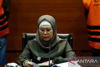 KPK tahan dua tersangka kasus dugaan korupsi pengadaan KTP-el