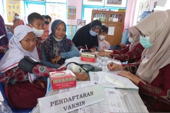 Bukittinggi luncurkan  vaksinasi anak tahap pertama
