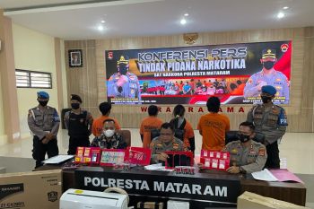 Empat terduga narkoba ditangkap, dua di antaranya wanita