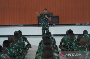 Kasdam XVII/Cenderawasih resmikan pembangunan rumah dinas Yonif RK 751