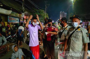 Polres Pekalongan Kota edukasi prokes di titik keramaian