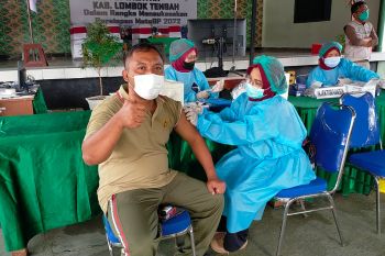 Kodim Lombok Tengah melakukan "Serbuan Vaksinasi Booster"