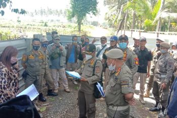Pemkab Pesisir Barat pasang portal tutup jalan masuk ke tambak udang