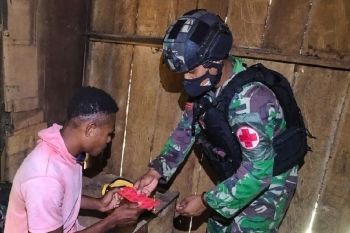 Satgas Yonif RK 751 layani pemeriksaan kesehatan warga Mamberamo Raya