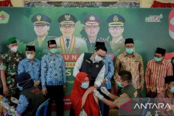 Kasus positif COVID-19 di Indonesia bertambah 36.057 orang dan meninggal dunia tambah 57