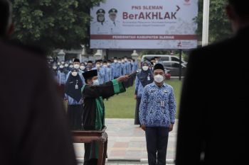 647 CPNS Sleman menerima SK pengangkatan