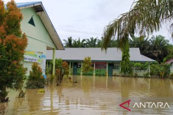 Siswa satu SD di Kota Bengkulu diliburkan akibat terendam banjir