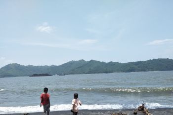 Waspadai hujan dan gelombang tinggi di wilayah NTB