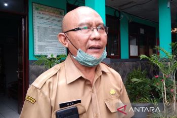 Bu guru dibunuh di halaman SD di Bandung