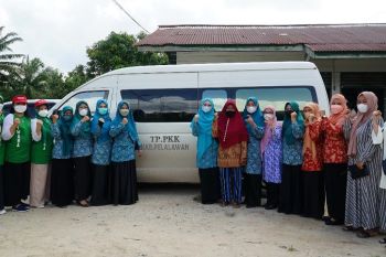 Solidaritas di Hari Kanker 2022, TP-PKK Pelalawan dan IWARA kunjungi penyintas