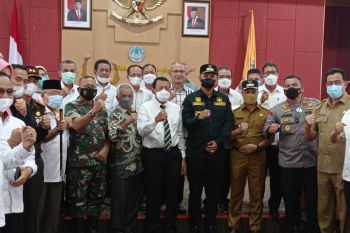 Bupati Sijunjung temui Rektor UNP bahas penggabungan STIPER Sijunjung dengan UNP