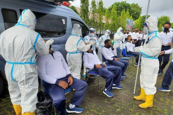 Seluruh personel Lantamal VI tes usap antisipasi tertular varian Omicron