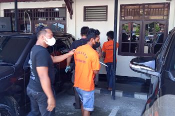 Polisi tangkap tiga DPO pembakaran karaoke di kota Sorong