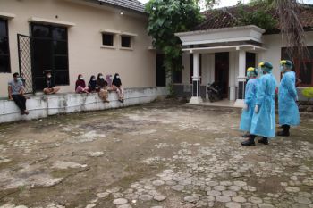 TNI-Polri bersama pemerintah tinjau rumah Isoter COVID-19