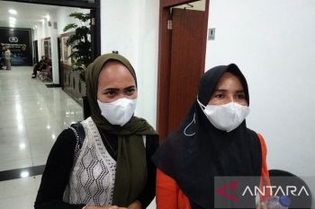 KPK memeriksa seorang mahasiswi di Mapolda Jambi terkait kasus suap APBD