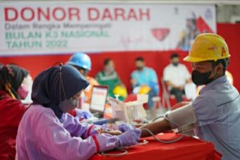 Semen Gresik sumbang ratusan kantong darah