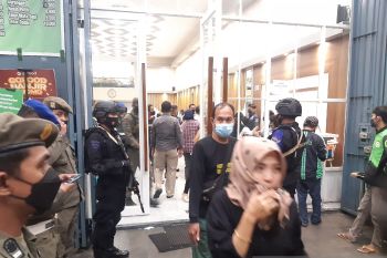 Tim gabungan patroli dan sosialisasi cegah sebaran COVID-19 di Makassar
