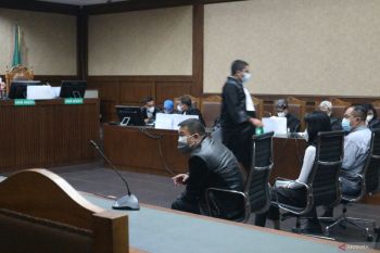 Tiga terdakwa pengadaan tanah "DP Rp0" dituntut 5,5 dan 7 tahun penjara