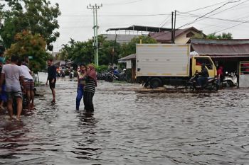 Tergenang banjir, PLN Bengkalis padampakan listrik di lokasi rawan