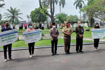 BPJamsostek Yogyakarta menyerahkan santunan kecelakaan kerja