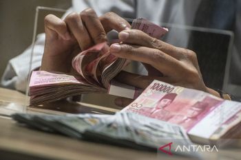 Kurs rupiah jelang akhir pekan melemah merespons rilis data inflasi AS