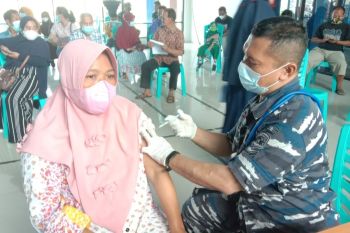 Lanal Gorontalo gelar "Serbuan" Vaksinasi di Terminal Dungingi