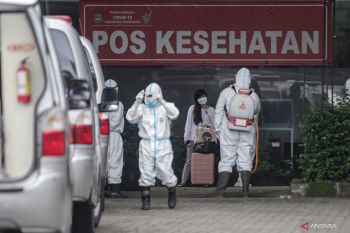 Kemenkes catat kasus konfirmasi COVID-19 pada Minggu turun