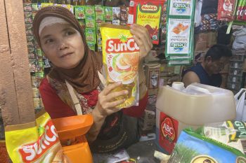 Harga minyak goreng di pasar tradisional Kota Palembang masih di atas HET