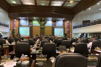 DPRD- Pemprov Sumbar sepakati tunda pengesahan Perda Pengelolaan Keuangan Daerah