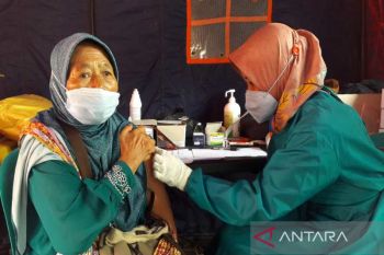 Polres Temanggung gelar vaksinasi COVID-19 di Pasar Kliwon dan Pasar Legi