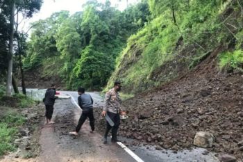 Jalan Pusuk Sembalun kembali lagi longsor