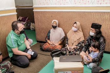 Bupati Jember beri santunan korban meninggal diterjang ombak saat ritual