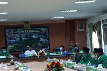 LLDIKTI IX serahkan tiga SK PT di Sulawesi Tenggara awal 2022