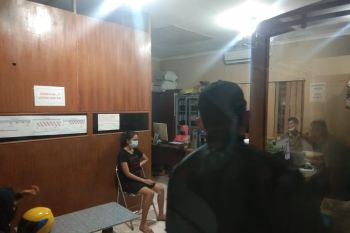 Satpol PP jaring 10 pasangan ilegal di sejumlah penginapan di Padang