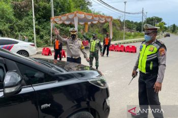 Polda NTB mengendalikan arus kendaraan sekitar Sirkuit Mandalika