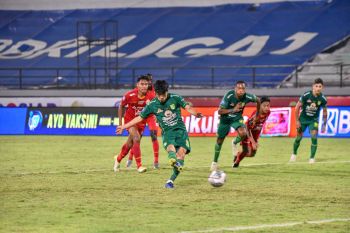 Pelatih Persebaya marah dan kecewa gagal raih poin penuh