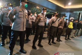 Tim Satgas COVID-19 Pontianak razia dan sosialisasi penerapan prokes di warung kopi dan taman