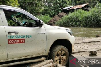 PLN alirkan listrik 11 desa terpencil di Kolaka Timur