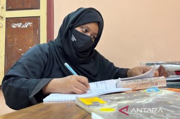 India membuka lagi sekolah usai konflik larangan berhijab