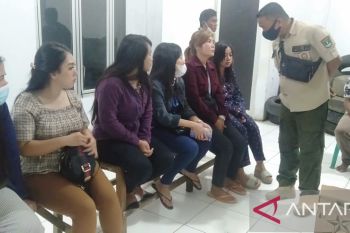 Satpol PP Pasaman Barat amankan enam wanita pemandu karaoke