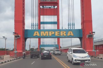 Lalu lintas di Jembatan Ampera  Palembang dibuka-tutup sementara