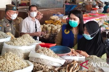 Disperindag Inhu turunkan tim metrologi untuk tera ulang timbangan