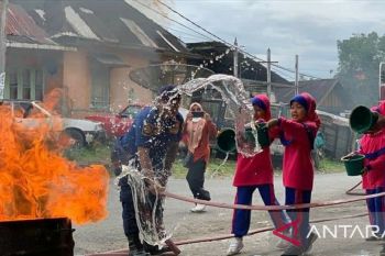 Damkar Padang Panjang sosialisasikan bahaya kebakaran kepada anak usia dini