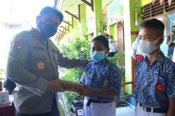 Kapolda Sulut tinjau vaksinasi massal di Manado