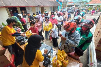 Pemkot Bukittinggi gelar operasi pasar minyak goreng murah