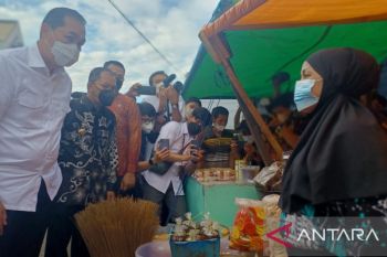 Mendag Muhammad Lutfi sebut minyak goreng curah tersedia di pasar