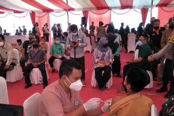 Lombok Tengah menggencarkan vaksinasi anak usia 6-11 tahun dosis dua