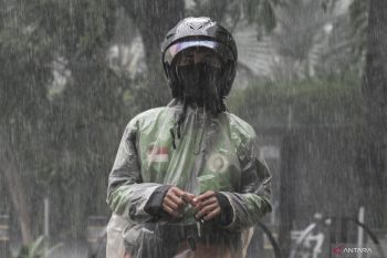 BMKG peringatkan potensi hujan disertai angin kencang di kawasan Jabodetabek