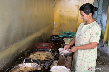 Harga minyak goreng masih membebani produsen keripik tempe di Malang