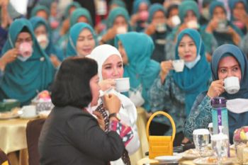 5.555 perempuan "ngopi" bareng di Kendal, tumbangkan rekor Muri